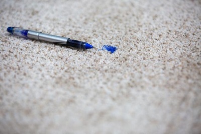 پاک کردن لکه خودکار روی فرش